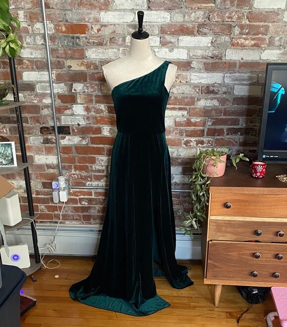 Jenny Yoo Dresses & Skirts - Jenny Yoo Cybill One Shoulder Dress with Slit in Emerald Green Size 8